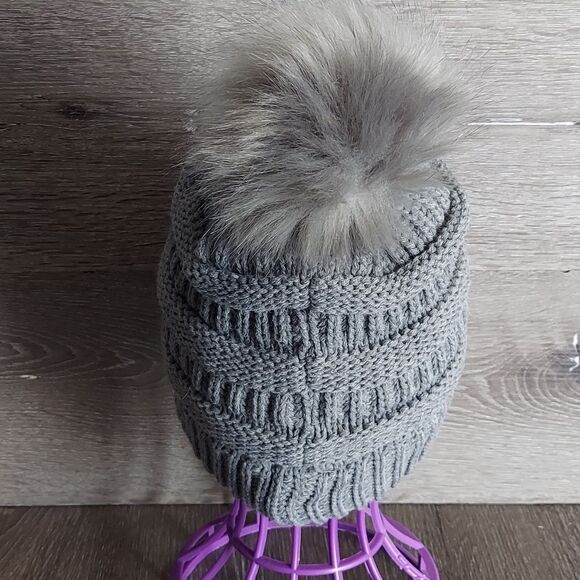 C.C Gray Knit Pom Beanie - Picture 3 of 5
